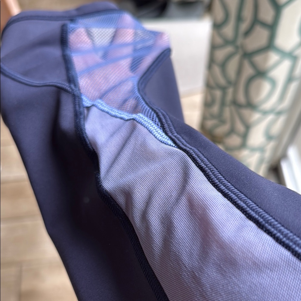 Two toned blue Lululemon cropped leg. - Picture 4 of 4